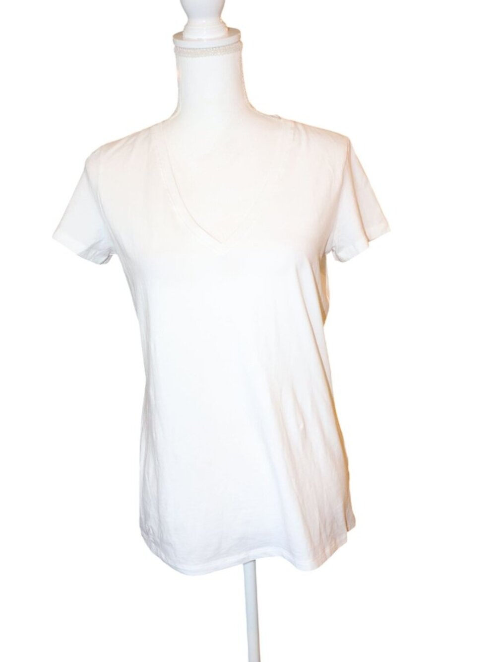 Lilly Pulitzer White V-Neck Short Sleeve Stretch T-Shirt, Medium NWOT